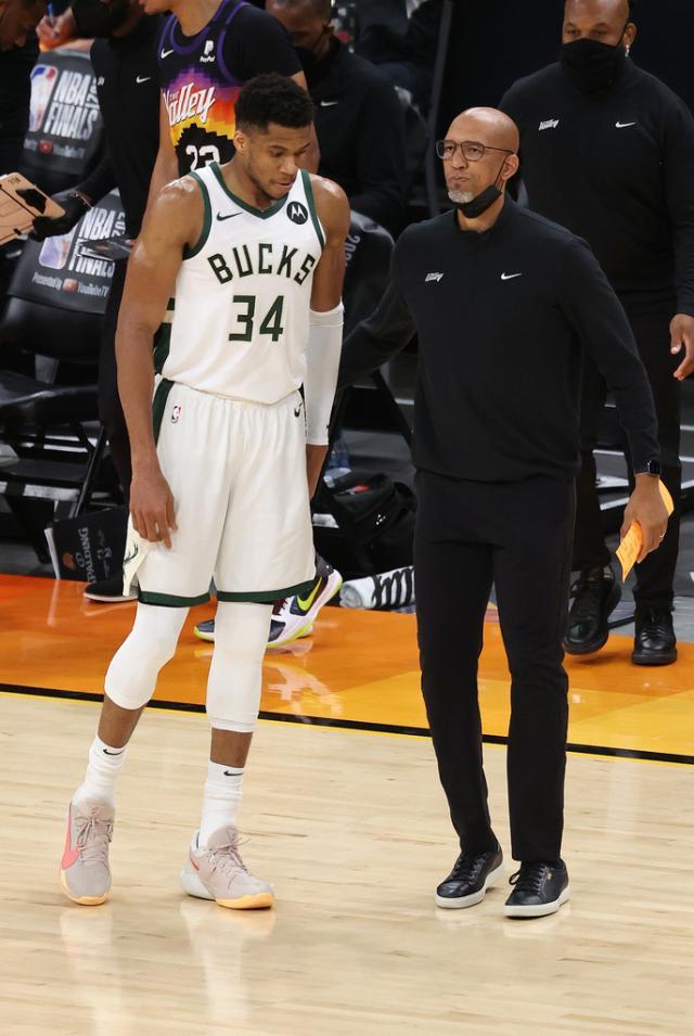 1627107853020059803.jpg 2021+NBA+Finals+Game+Five+xFMFWzvPTWGx.jpg